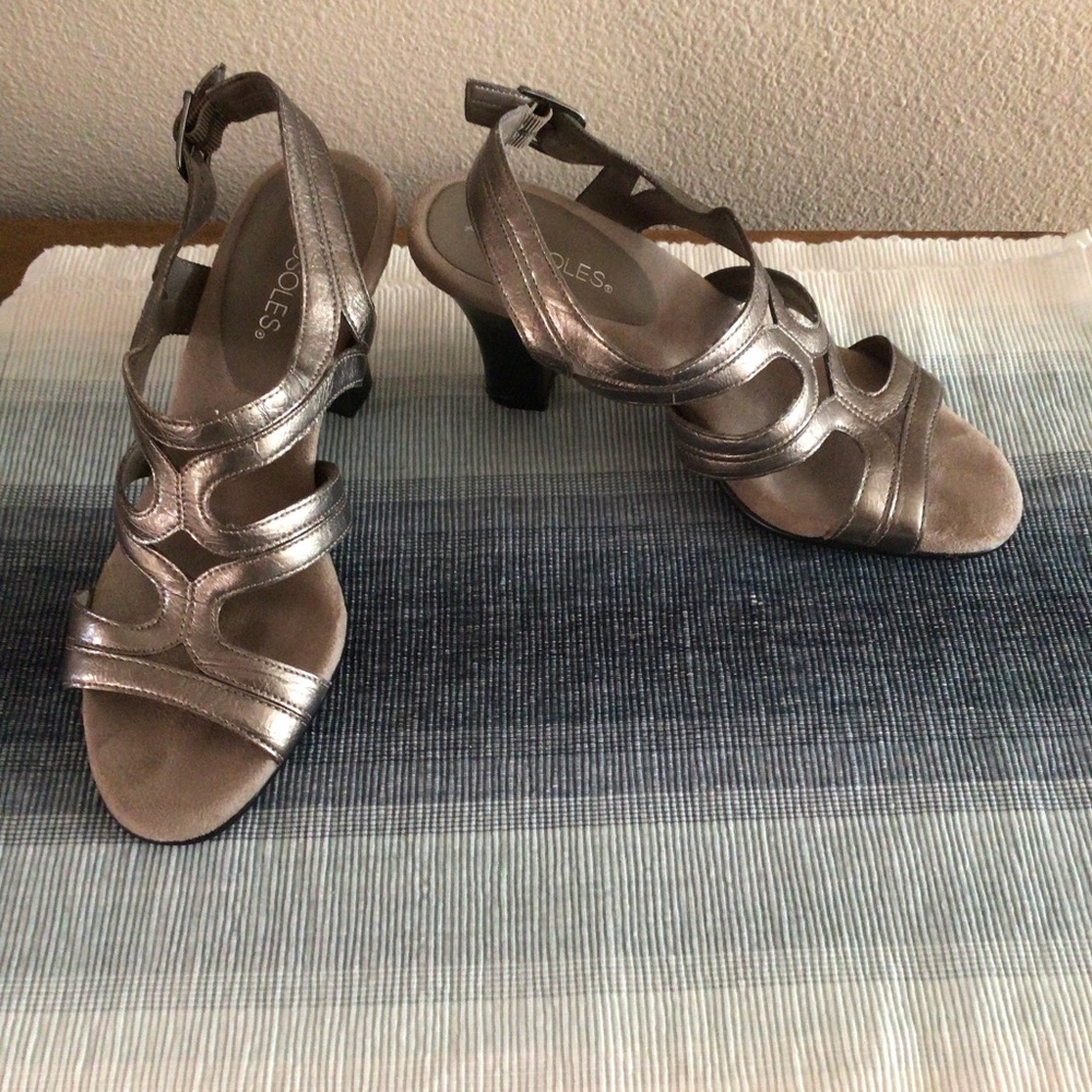 Size 7, Aerosoles silver sandals